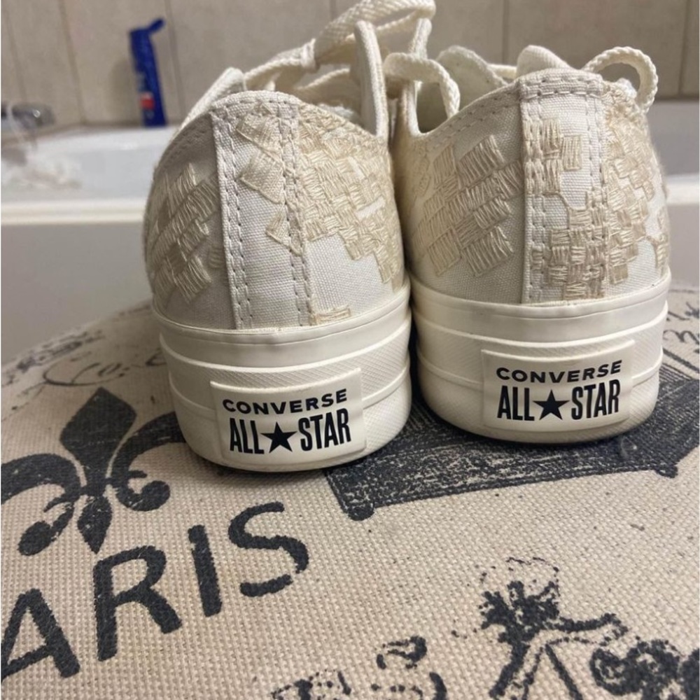 Size 9 platform converse